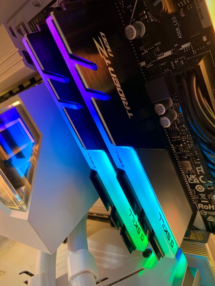 GSkill Trident Z Neo H4 Gskill TridentZ Neo RGB 32GB (2x16GB) bus 3600 cas 18 - DDR4 ( R-3600C18D-32GTZN )