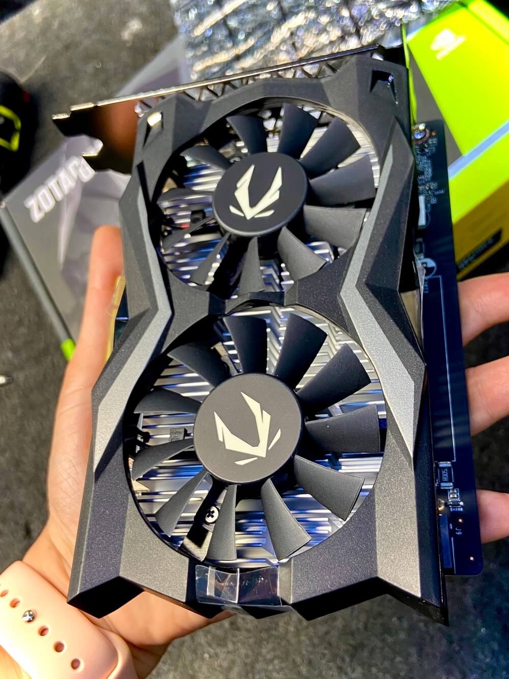 ZOTAC GAMING GeForce GTX 1650 AMP Core GDDR6 H10 ZOTAC GAMING GeForce GTX 1650 AMP Core GDDR6