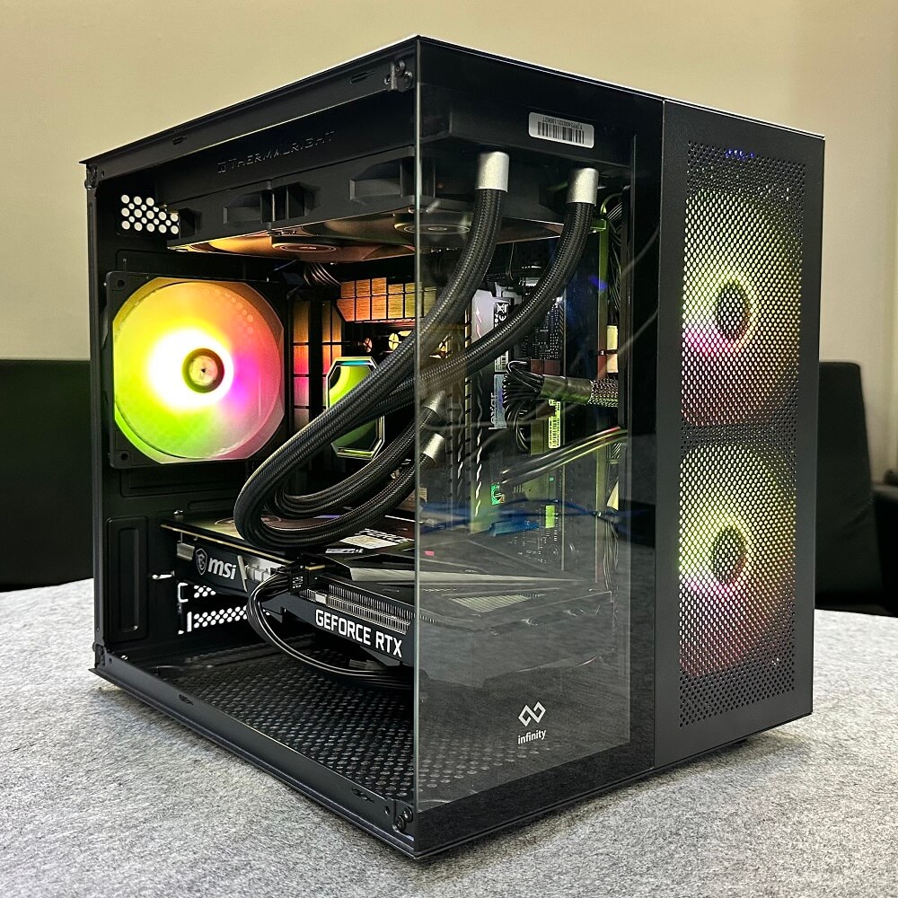 Infinity Cube H11 1 Infinity Cube - Micro-ATX Chassis